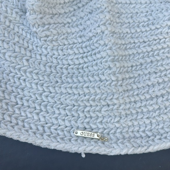 New GUESS Women’s 🧣 Scarf - Picture 3 of 8